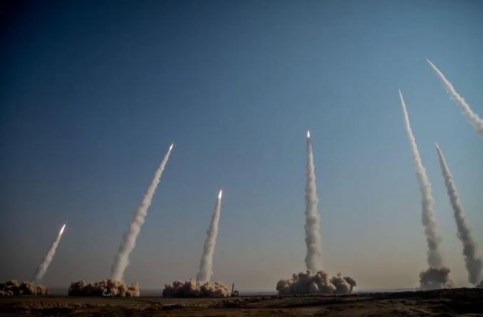 Klaim AS Telah Menghancurkan Kapasitas Rudal Iran, Namun Serangan Rudal dan Drone Iran Terus Berdatangan