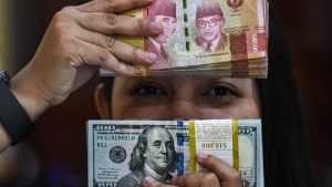 Equityworld Futures Surabaya | Rupiah Ditutup Melemah ke Level Rp 17.243 per dolar AS