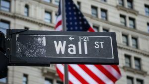 Equity World Futures Surabaya – Sentimen Perang & Kebijakan The Fed Tekan Pasar