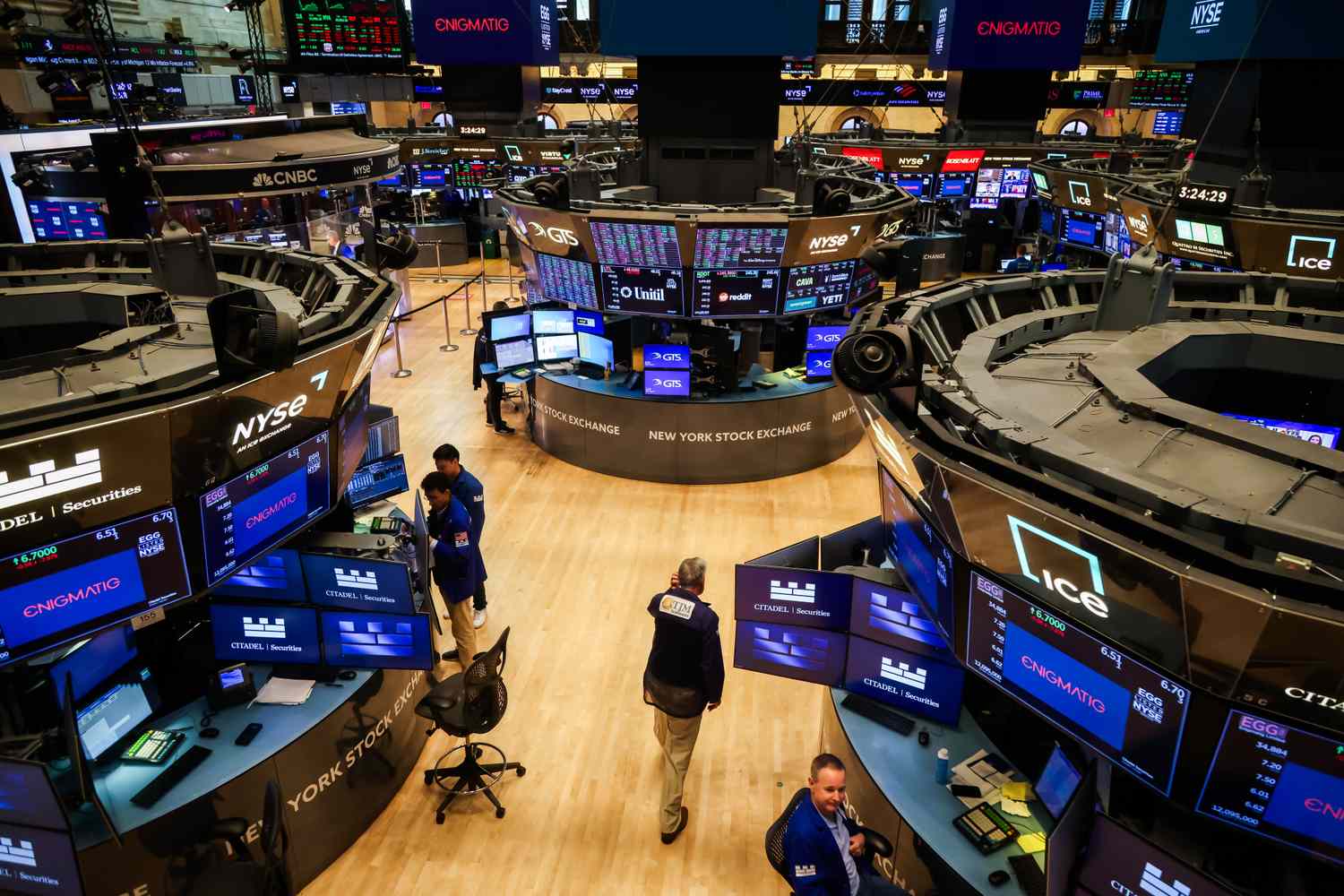 Equity World Futures Surabaya – S&P 500 dan Nasdaq Melemah, Reli Saham Chip Kehilangan Momentum