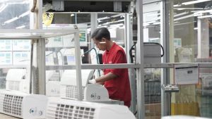 Equityworld Futures Surabaya | Kabar Baik Awal Agustus: PMI Manufaktur RI Bangkit, Pabrik Tambah Staf