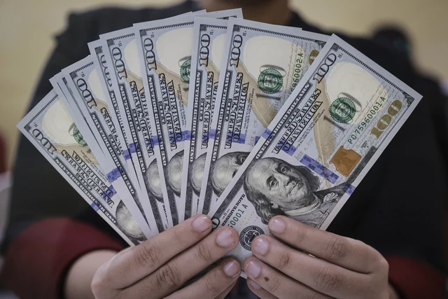 Equity World Futures Surabaya – Dolar AS Menguat Ditopang Lonjakan Harga Minyak dan Imbal Hasil Obligasi