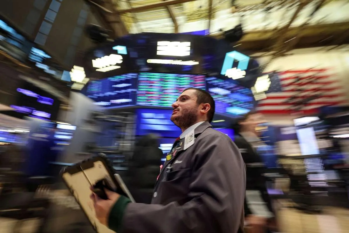 Equity World Futures Surabaya – Sinyal Dovish Fed Tekan Dolar AS: Rupiah dan Mata Uang Global Berpeluang Menguat