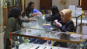 Equityworld Futures Surabaya | Harga Emas Galeri 24-UBS-Antam-Antam Retro Jatuh, Ada yang Rp2,5 Juta